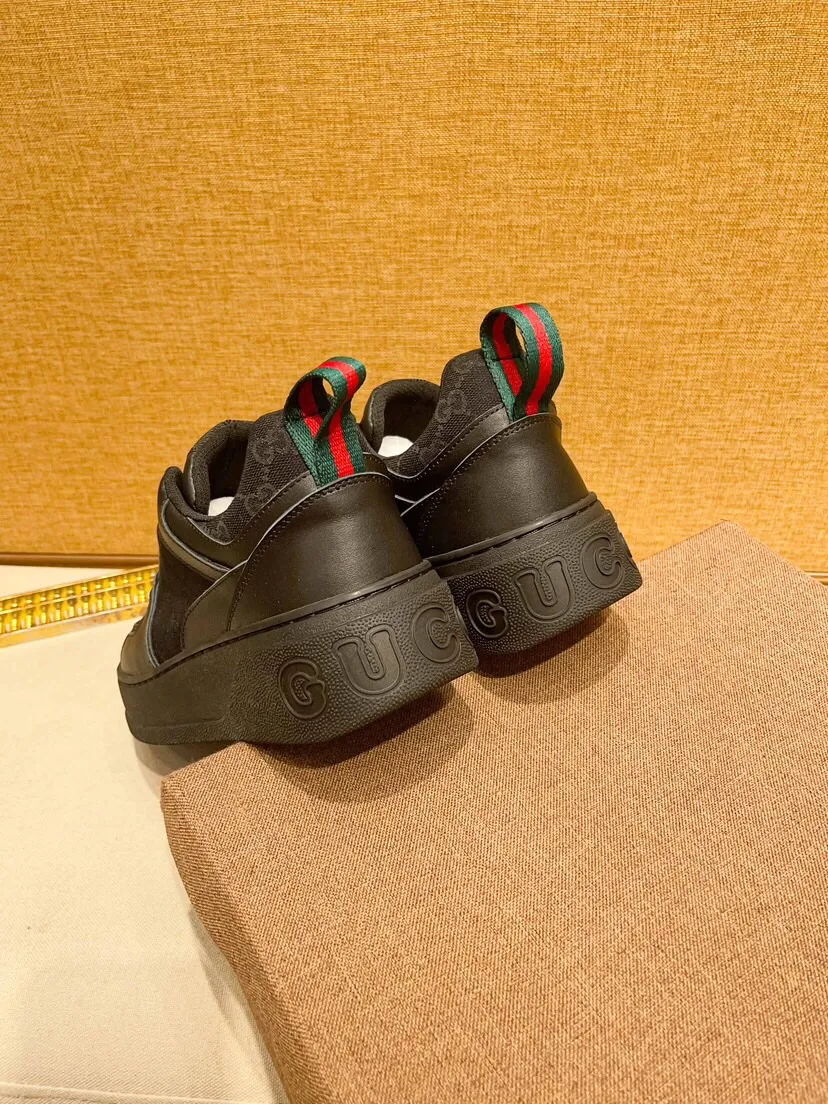 Factory price 420 [Gucci] Gucci's latest casual Korean-style men's shoes, new autumn and winter design, perfect workmanship, cabinet quality, upper: cowhide material, leather lining; soft and comfortable, rubber outsole is super light, wear-resistant, simple, versatile fashion men's shoes, color optional, size 38--44